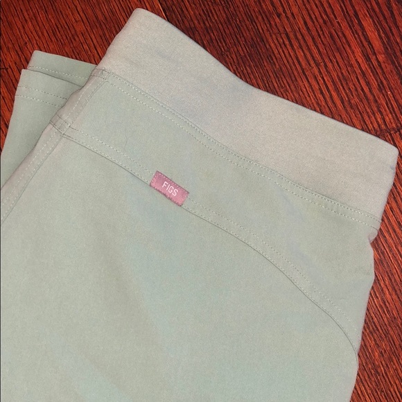 ON HOLD FIGS Scrub Set (Size L, Jade Green) - Picture 7 of 7